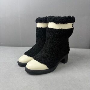 🔥steal authentic CHANEL Black and Cream Winter Boots